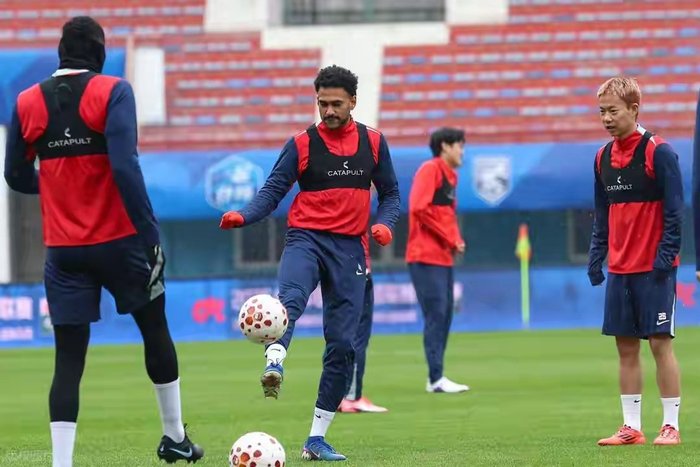 姆布拉跑位惊艳射门成短板，河南球迷期待突破