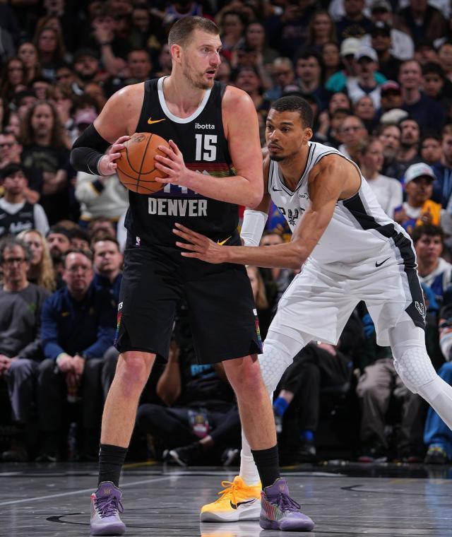 文班亚马对阵约基奇，马刺失利但展现王朝级统