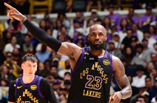 詹姆斯12000助攻里程碑！湖人狂胜太阳锁定西部前