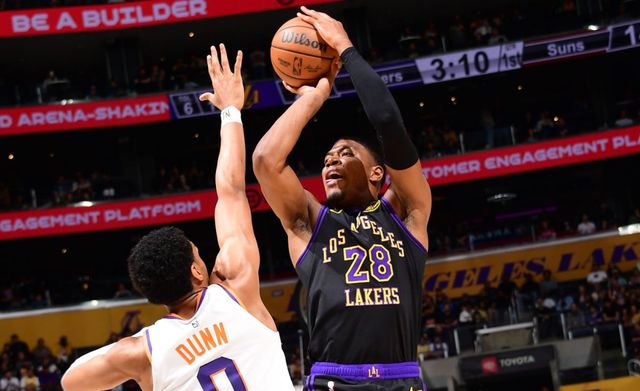 詹姆斯12000助攻里程碑！湖人狂胜太阳锁定西部前