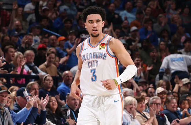 雷霆力克森林狼豪取8连胜 麦凯恩15+5助球队登顶