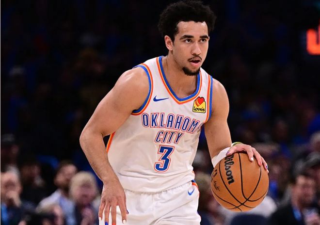 雷霆力克森林狼豪取8连胜 麦凯恩15+5助球队登顶