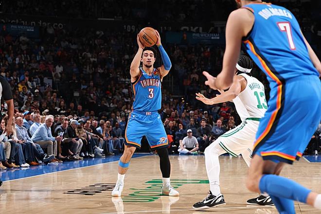 雷霆力克森林狼豪取8连胜 麦凯恩15+5助球队登顶