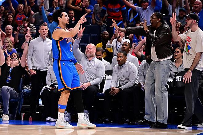 雷霆力克森林狼豪取8连胜 麦凯恩15+5助球队登顶